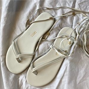 NWOT Tkees wrap sandals Lilu in Off white US 7